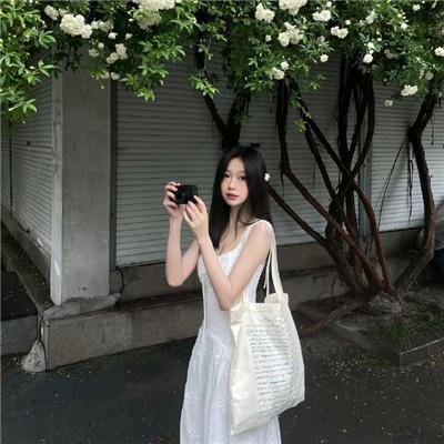 龙纹身的女孩